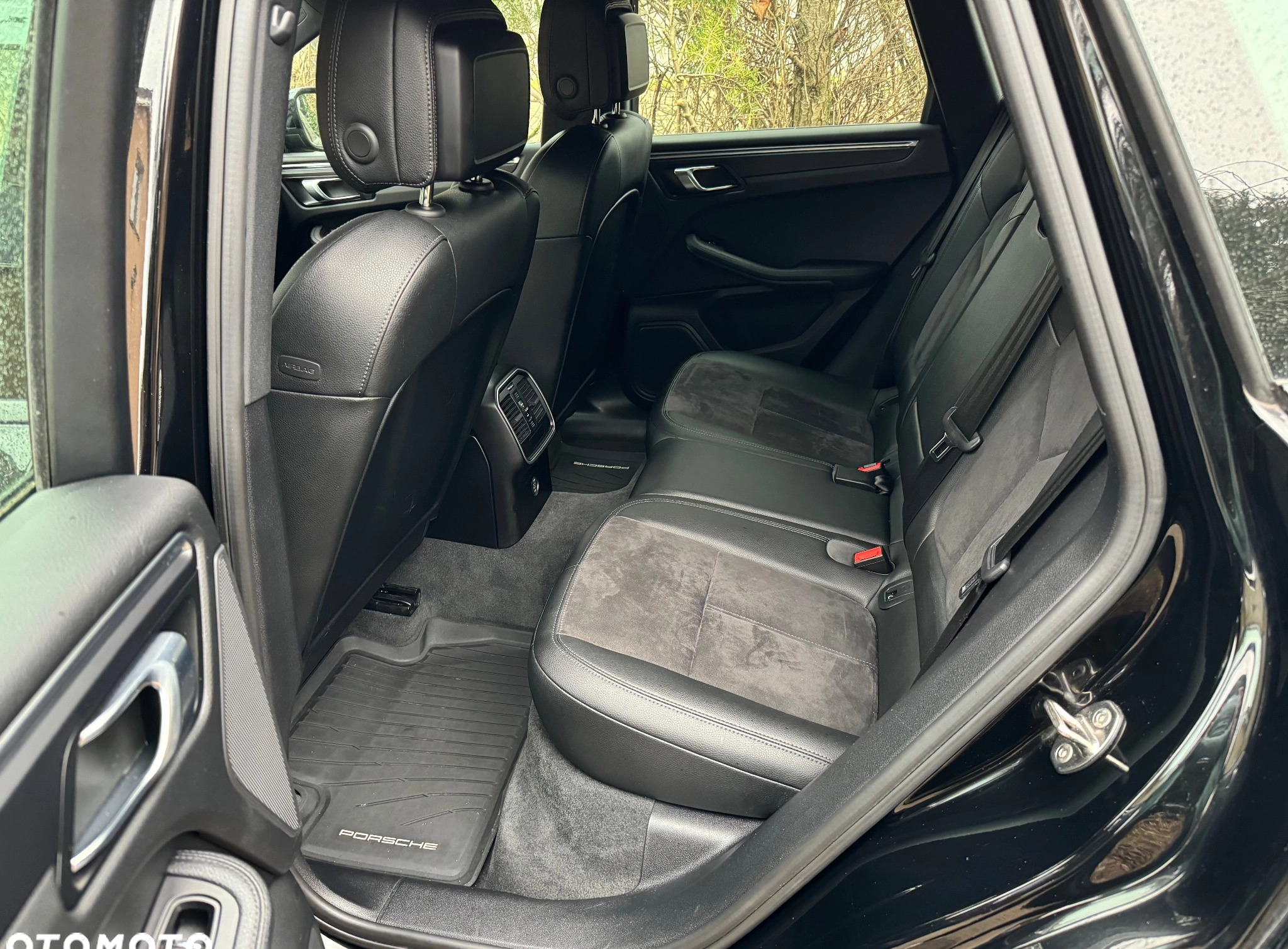 Porsche Macan cena 225000 przebieg: 60400, rok produkcji 2019 z Reda małe 191